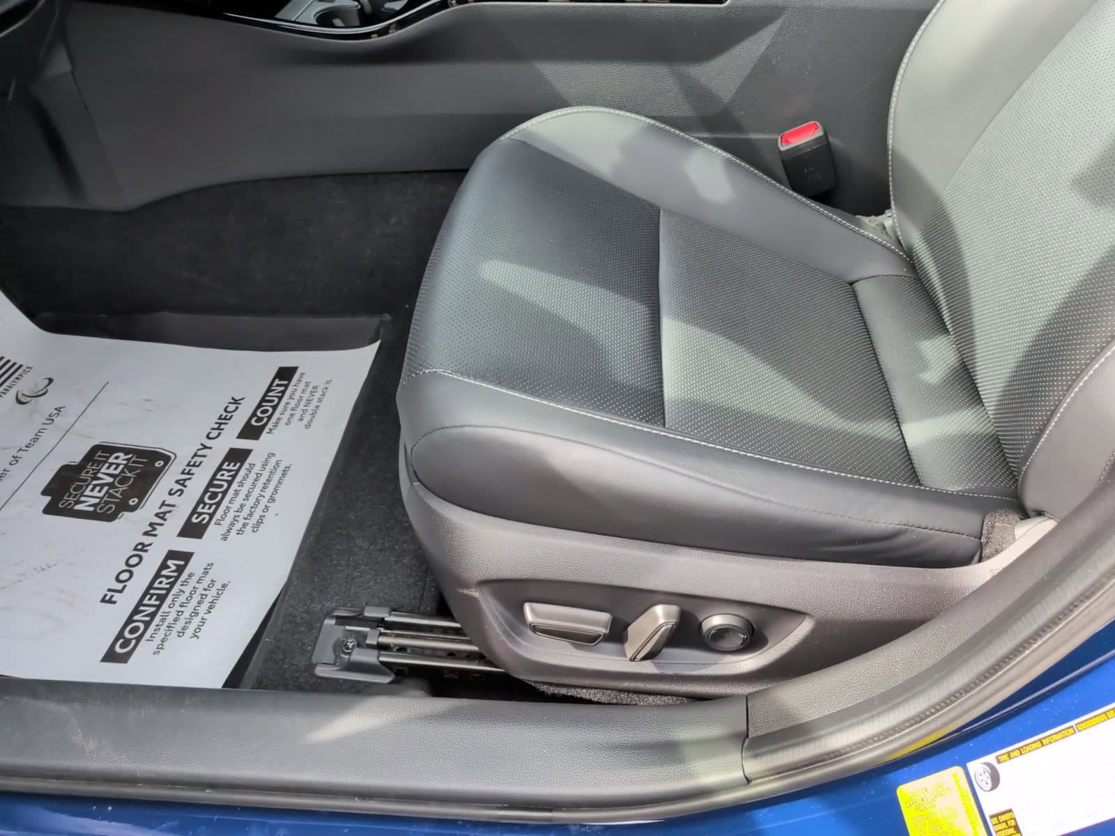 Used 2024 Toyota Prius XLE image 17