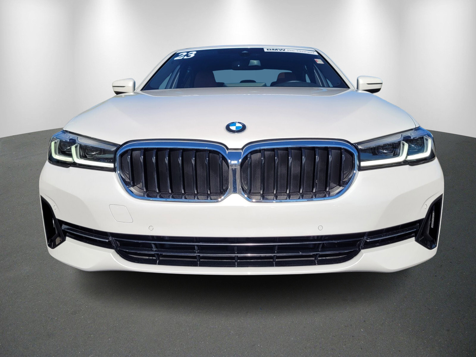 Used 2023 BMW 540i xDrive w/ Premium Package image 2
