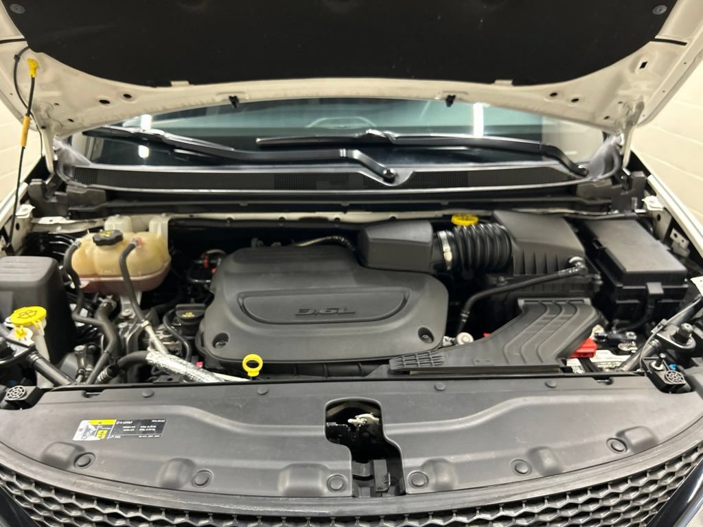 Used 2019 Chrysler Pacifica Touring Plus w/ S Appearance Package FWD image 16