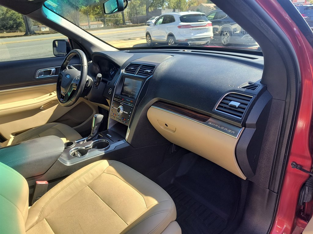 Used 2016 Ford Explorer Limited image 21