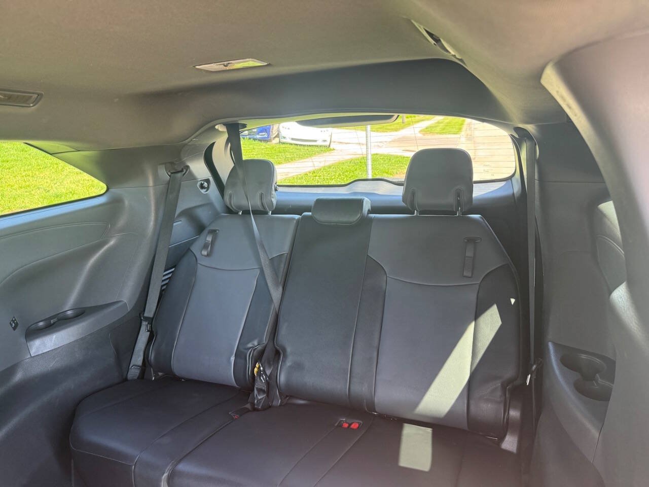 Used 2021 Toyota Sienna XSE FWD image 13