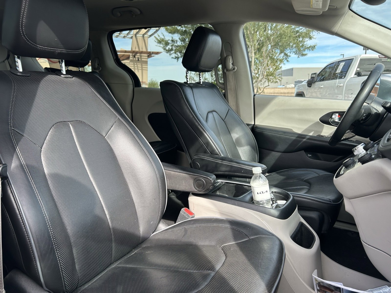 Used 2020 Chrysler Pacifica Limited w/ Advanced Safetytec Group image 13