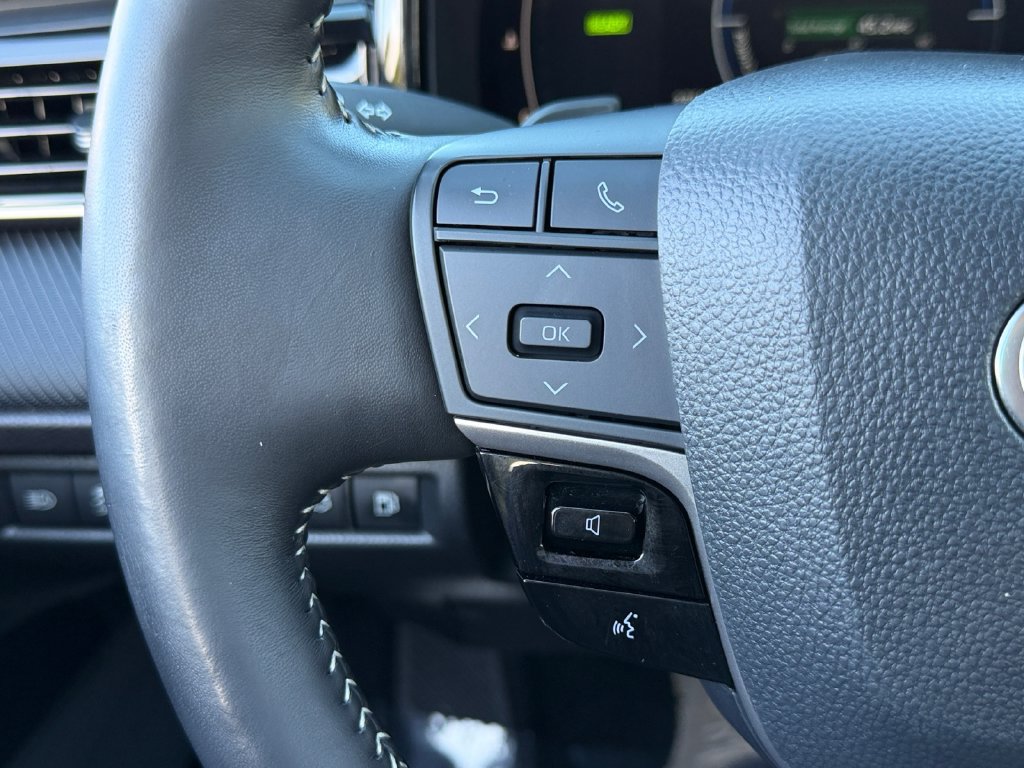 Used 2025 Toyota Camry SE w/ Multimedia Upgrade Package AWD/4WD image 18