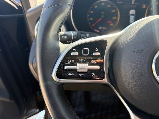 Used 2021 Mercedes-Benz GLC 300 4MATIC image 5