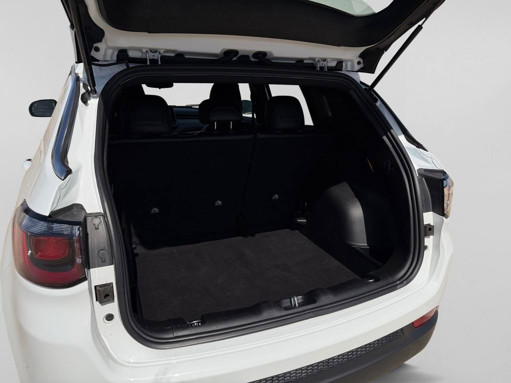 Used 2025 Jeep Compass Latitude image 11