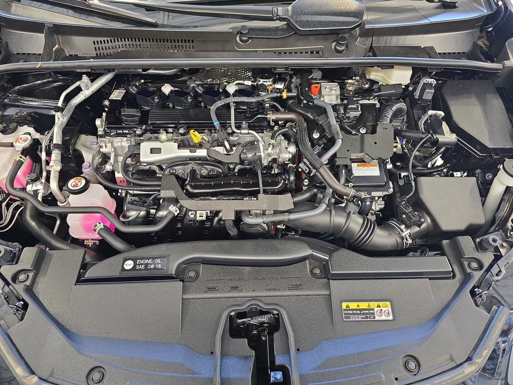 Used 2024 Toyota Prius XLE FWD image 31