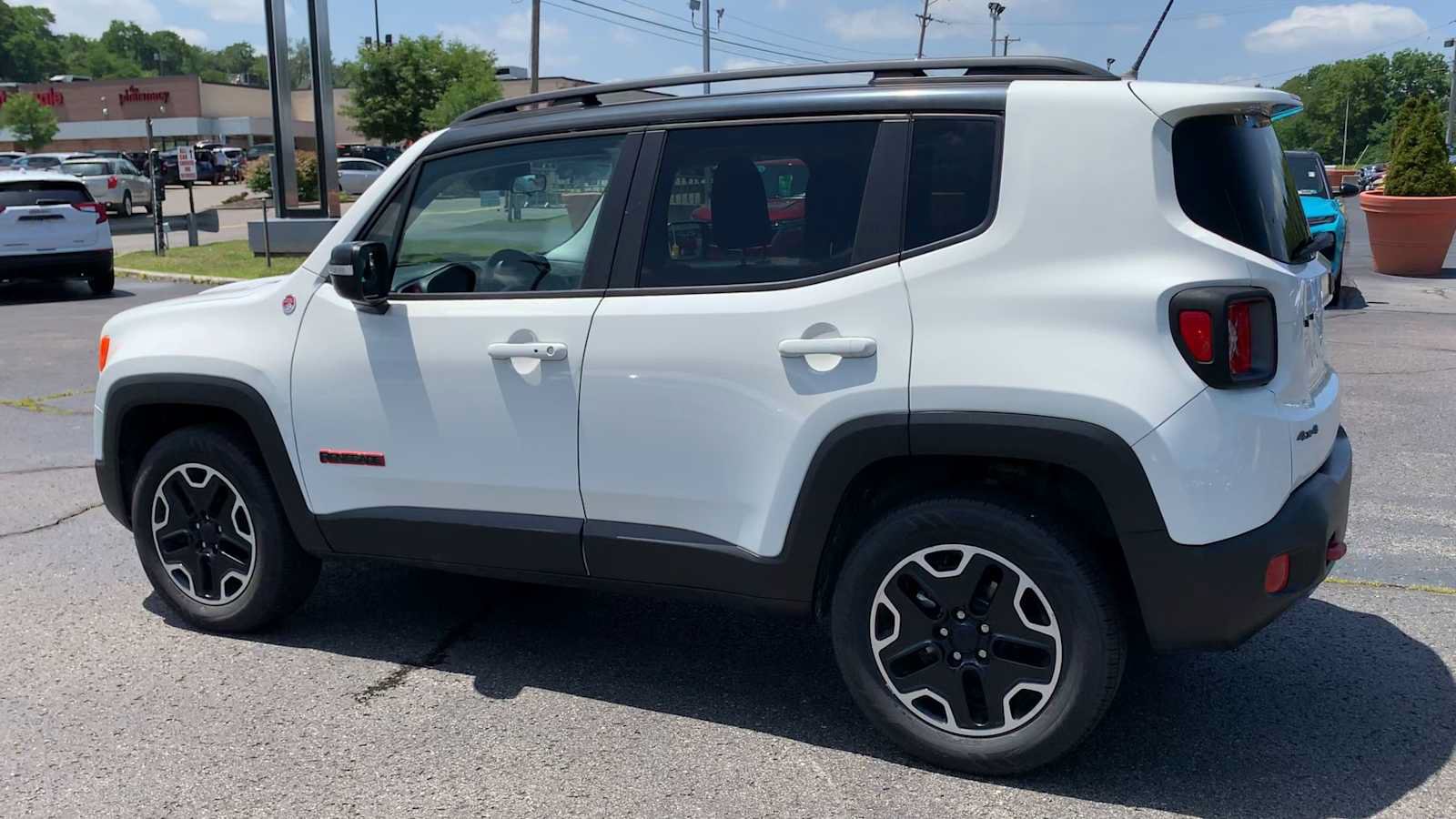 Used 2016 Jeep Renegade Trailhawk w/ Cold Weather Group AWD/4WD image 6