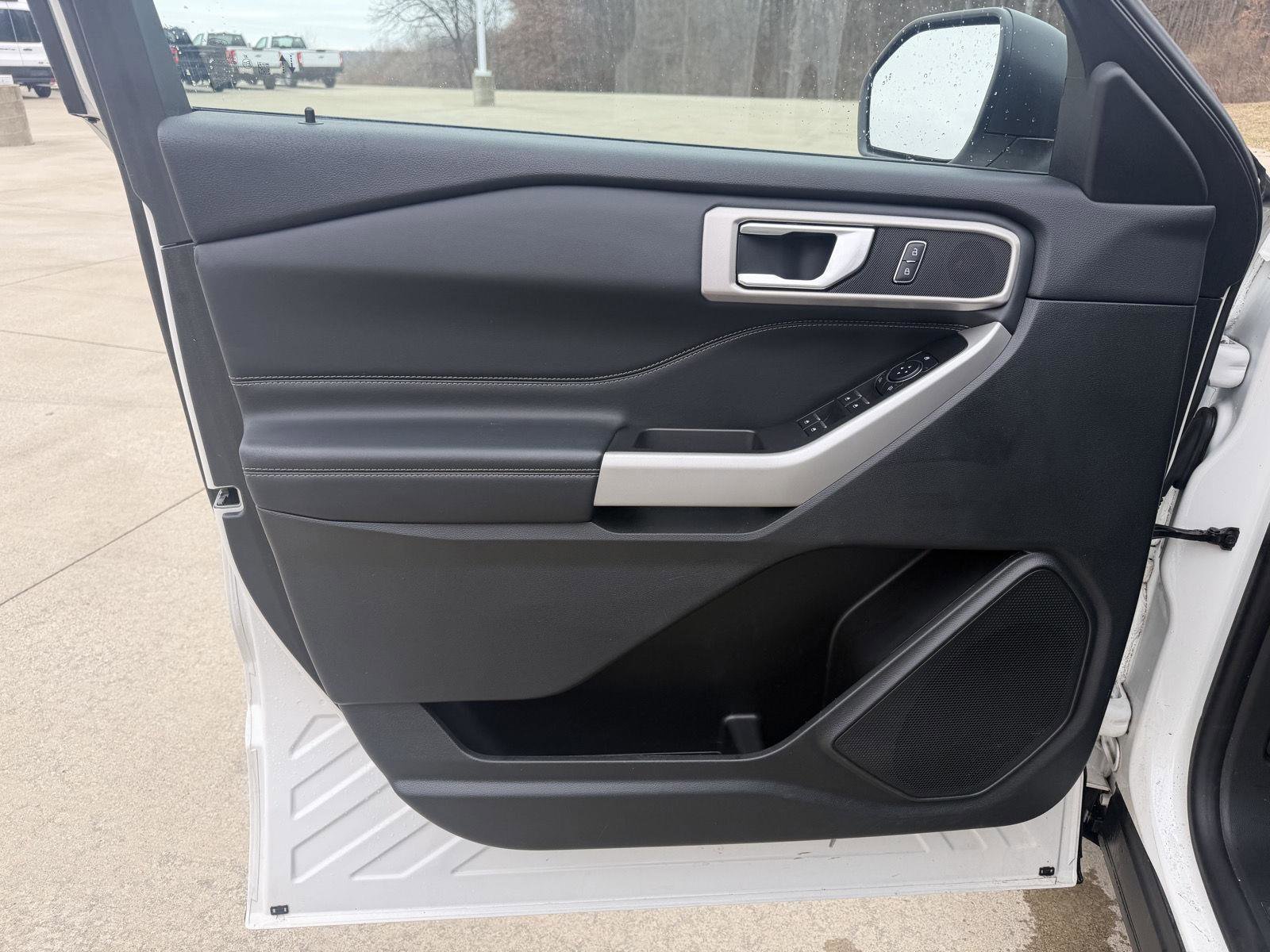 Used 2024 Ford Explorer XLT w/ Equipment Group 202A image 10