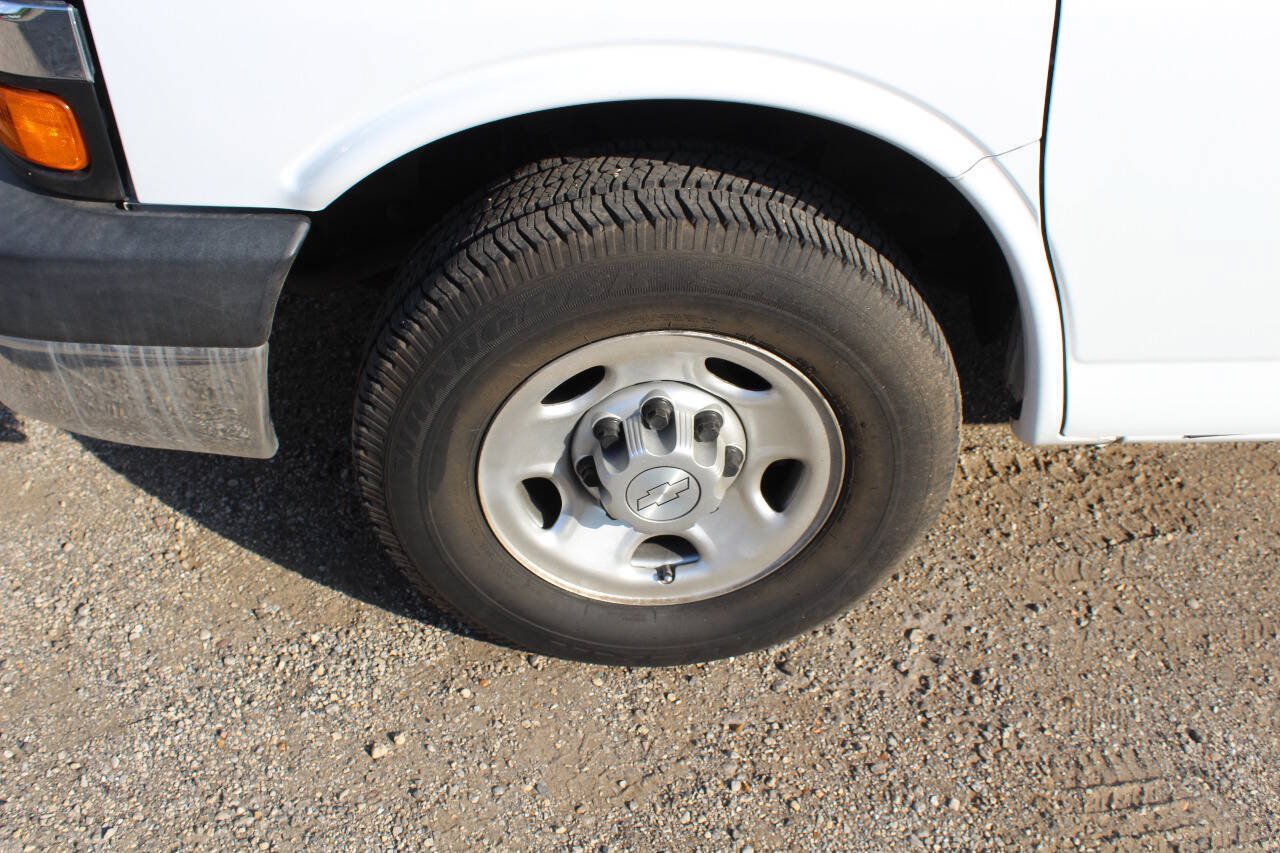 Used 2015 Chevrolet Express 3500 RWD image 23
