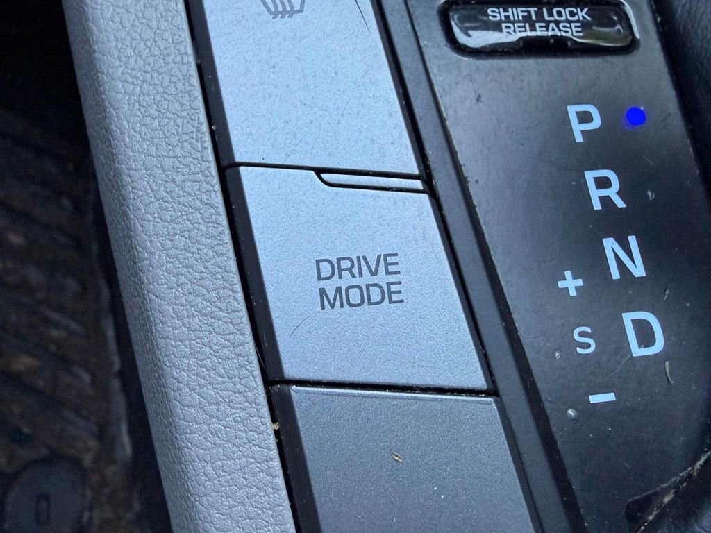 Used 2020 Hyundai Elantra Value Edition w/ Winter Weather Package FWD image 20