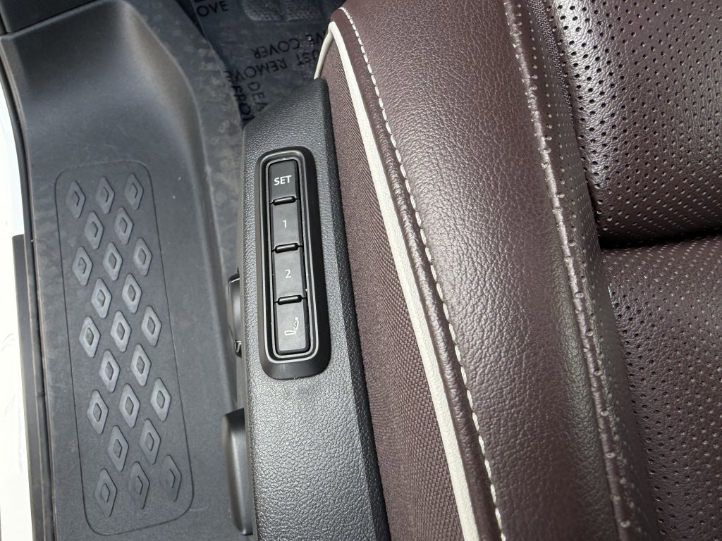 Used 2025 Volkswagen ID. Buzz Pro S RWD image 30