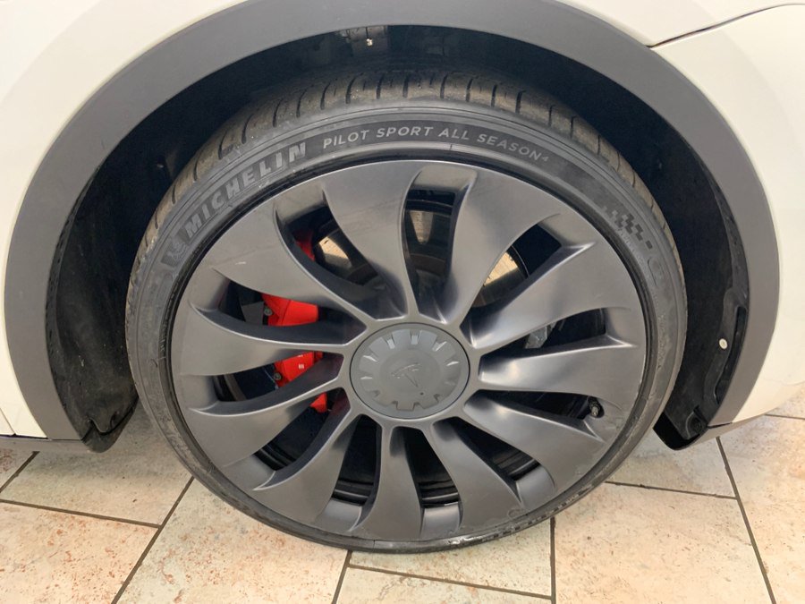 Used 2023 Tesla Model Y Performance AWD/4WD image 9