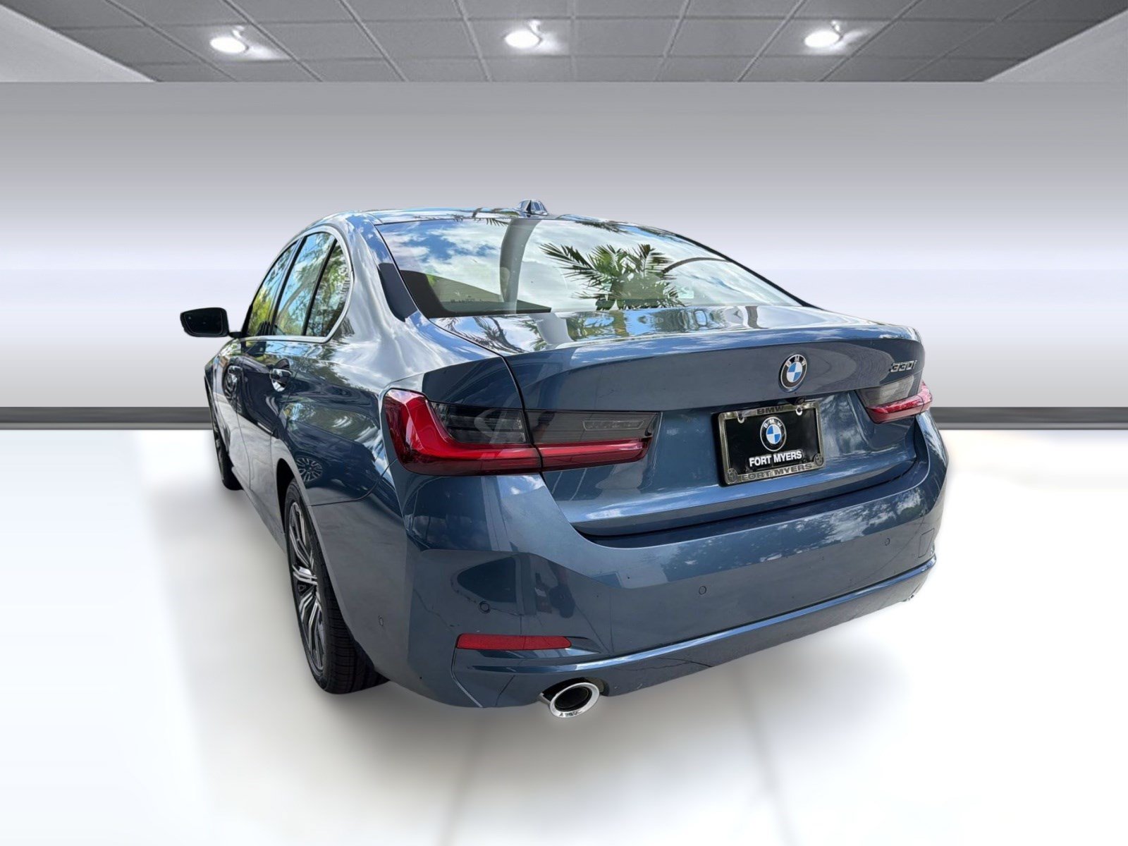 Used 2026 BMW 330i Sedan w/ Premium Package RWD image 3