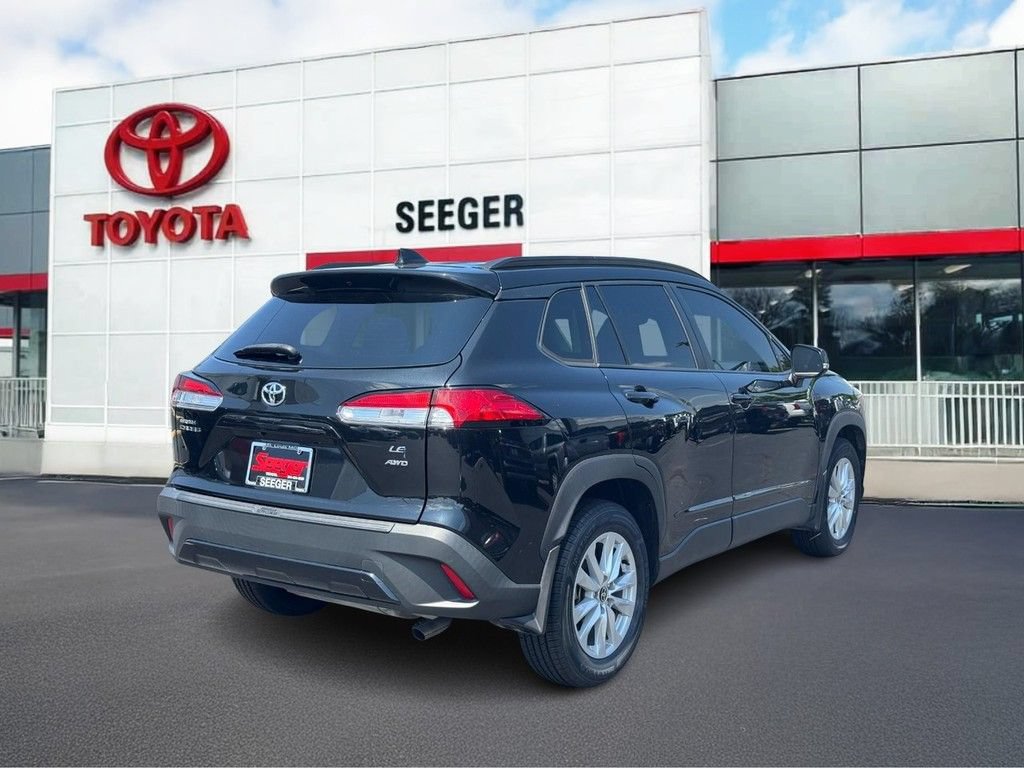 Used 2022 Toyota Corolla Cross LE w/ Moonroof Package AWD/4WD video 3