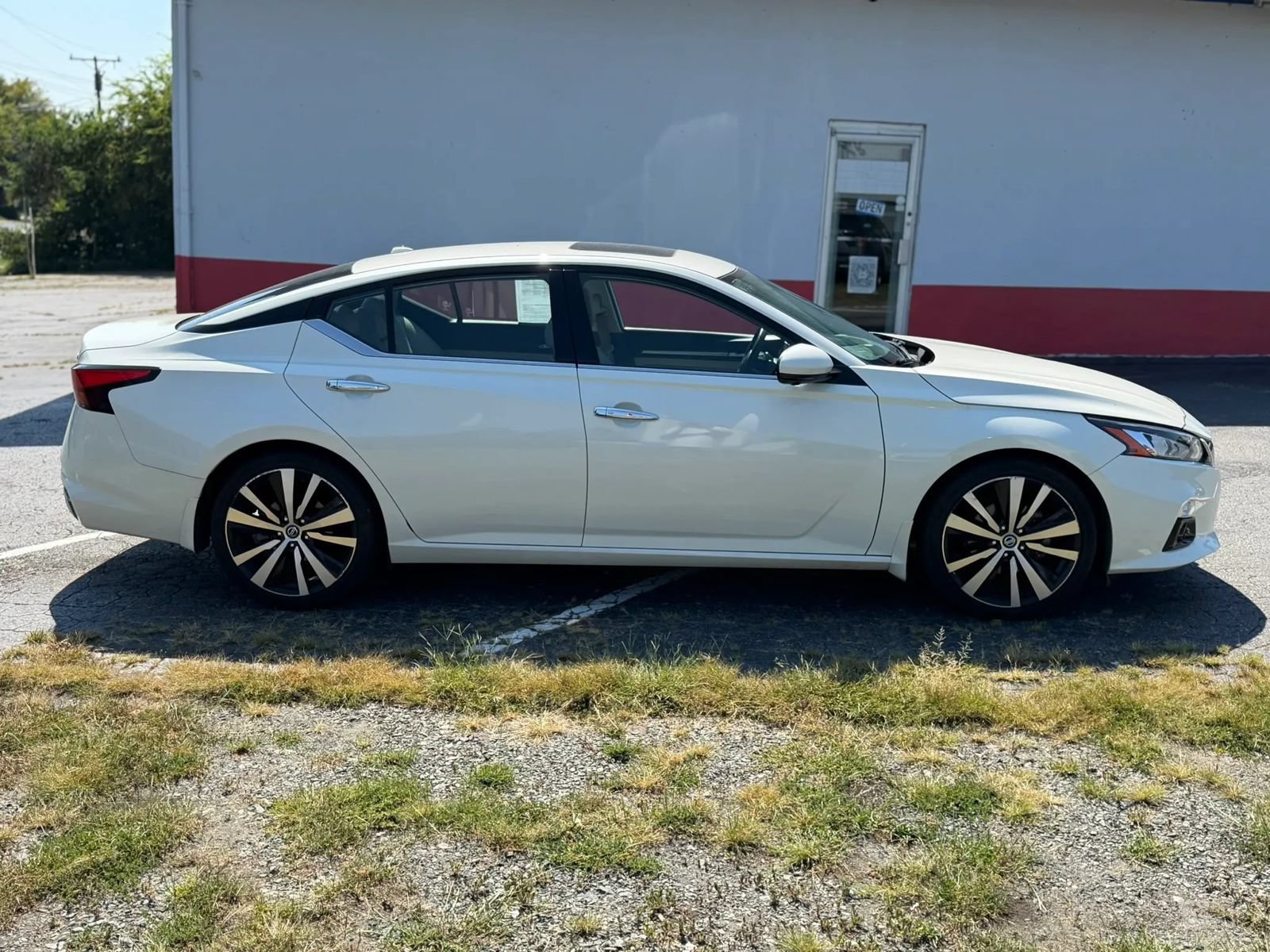 Used 2020 Nissan Altima 2.0 Platinum FWD image 4