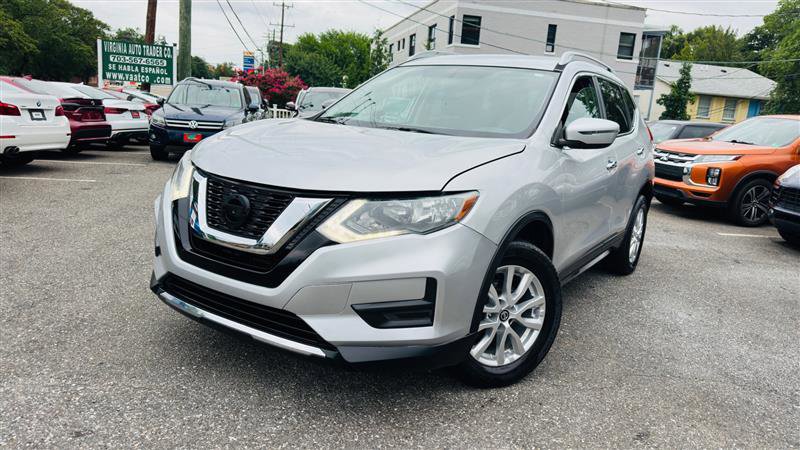 Used 2017 Nissan Rogue SV image 2