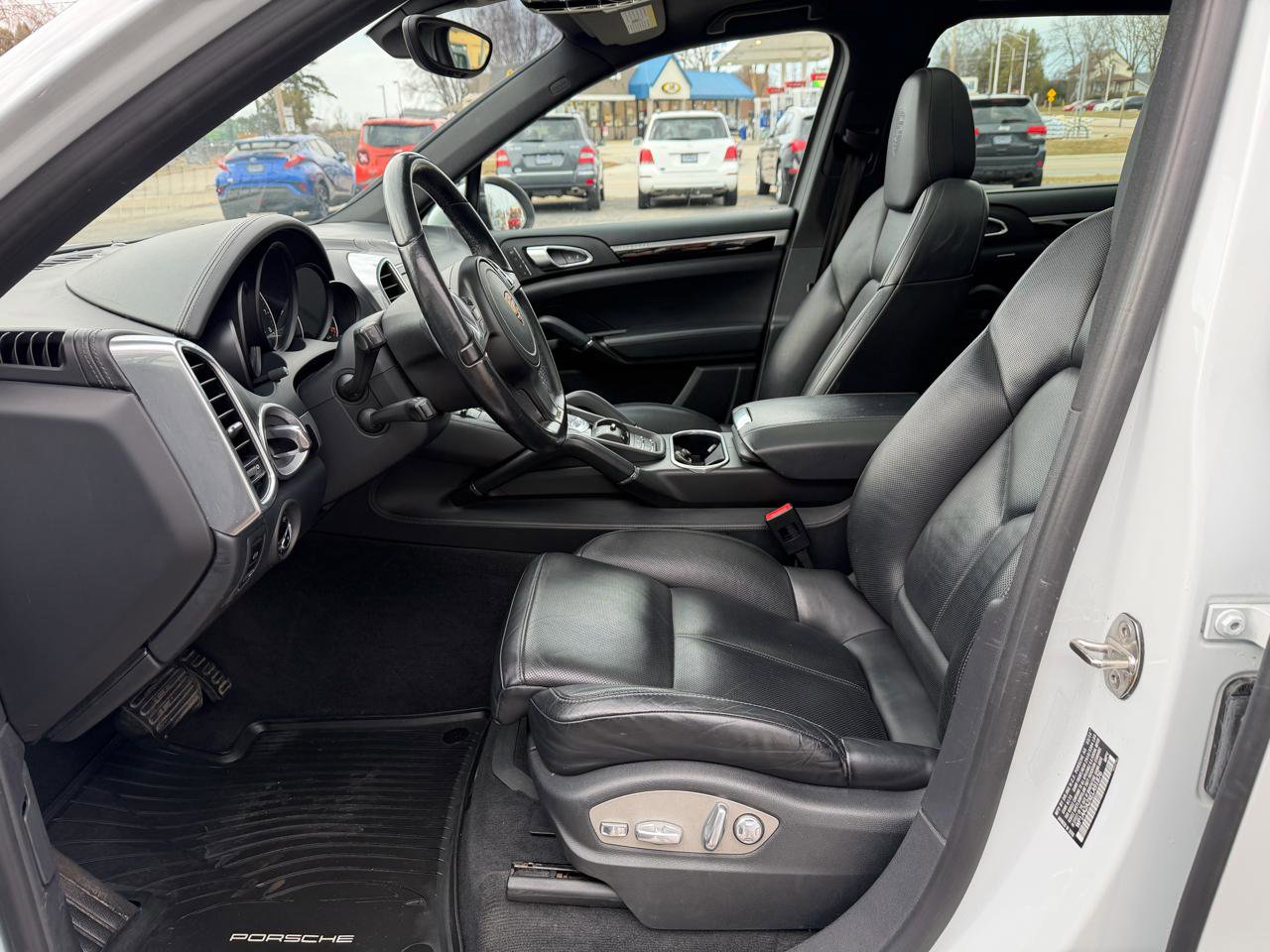 Used 2014 Porsche Cayenne Platinum Edition image 12