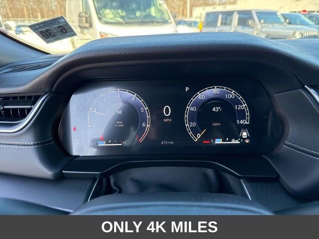 Used 2025 Jeep Grand Cherokee Laredo X image 13