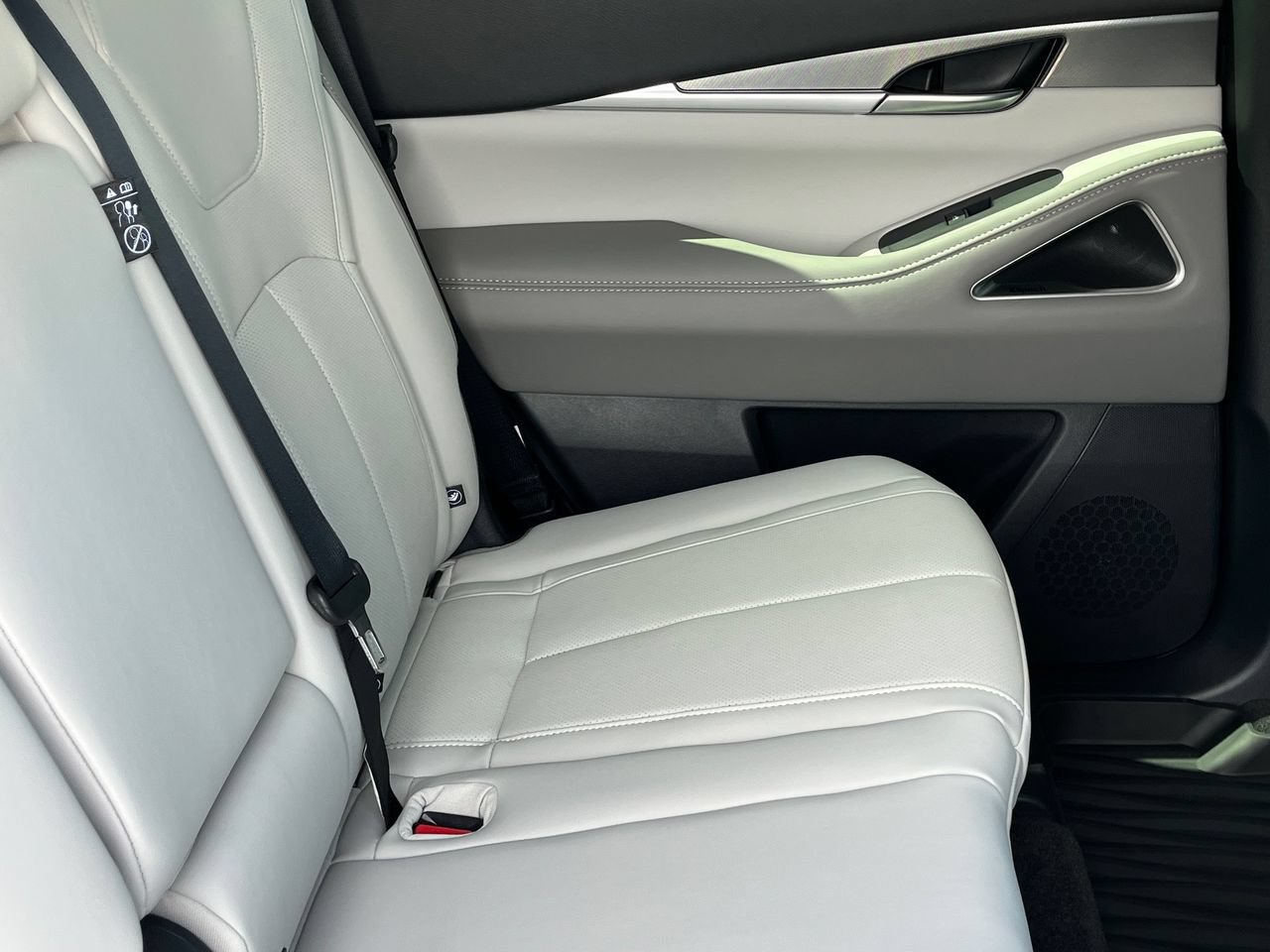 New 2027 INFINITI QX60 Luxe FWD image 11