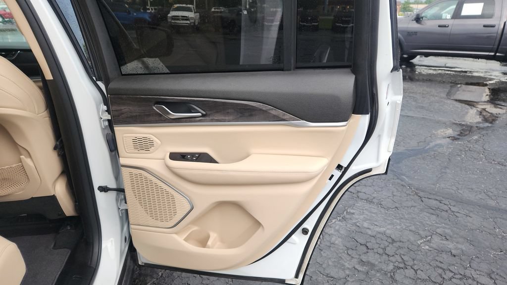 Used 2022 Jeep Grand Cherokee Limited AWD/4WD image 12