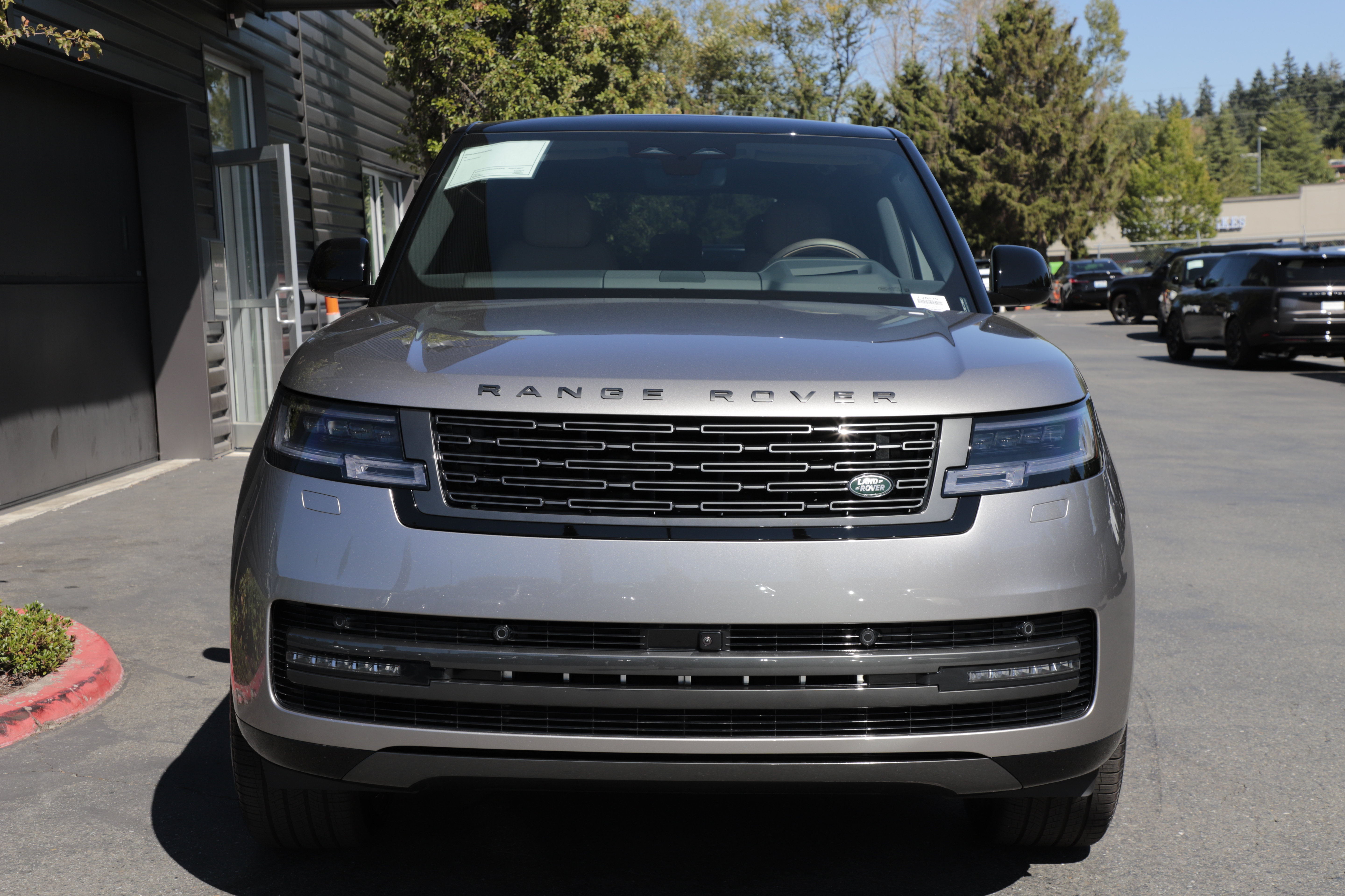 New 2026 Land Rover Range Rover SE AWD/4WD image 4