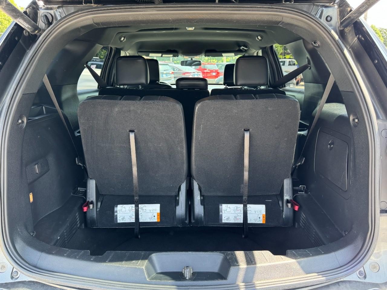 Used 2018 Ford Explorer XLT w/ Equipment Group 202A FWD image 6