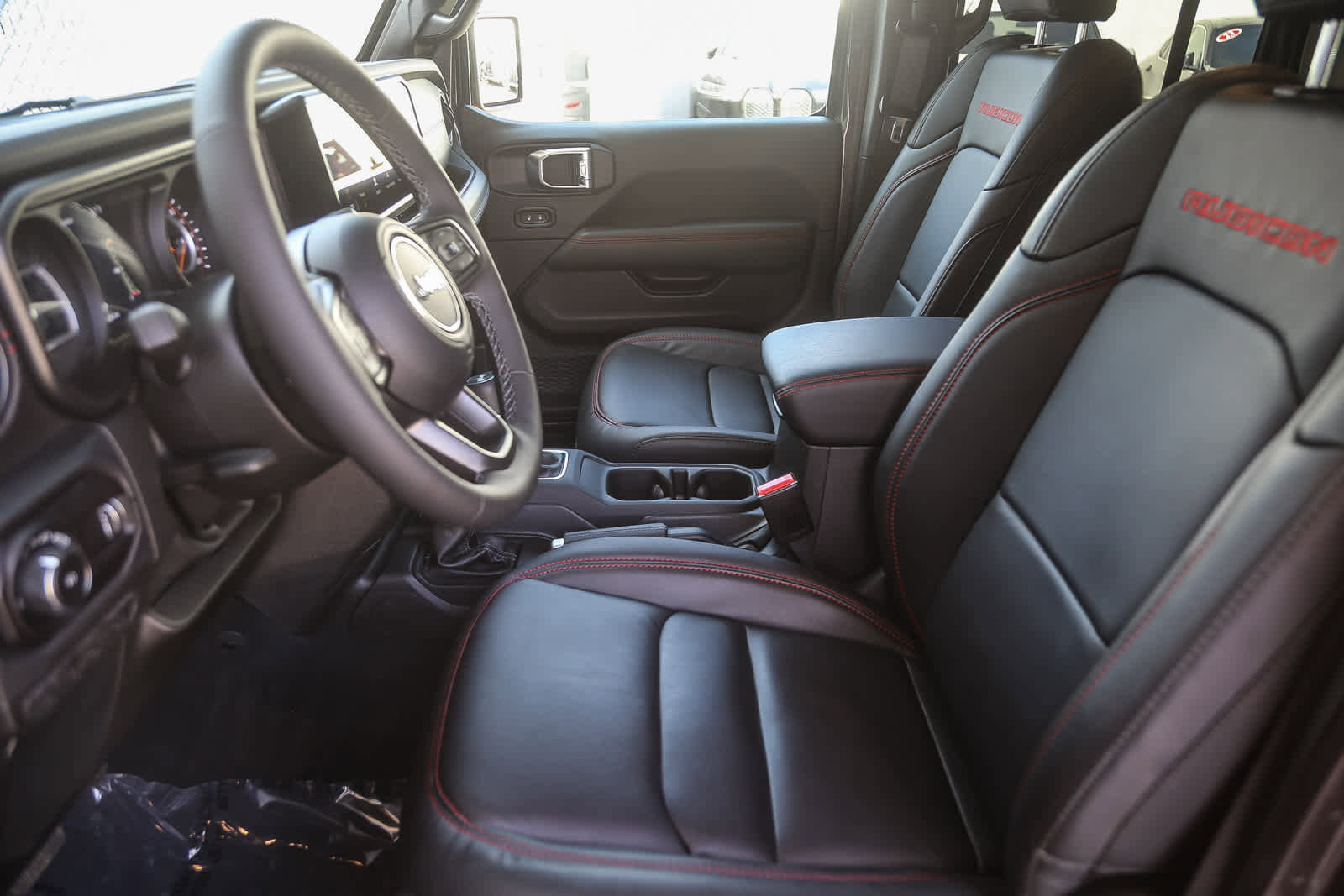 Used 2025 Jeep Wrangler Unlimited Rubicon w/ Convenience Group image 15