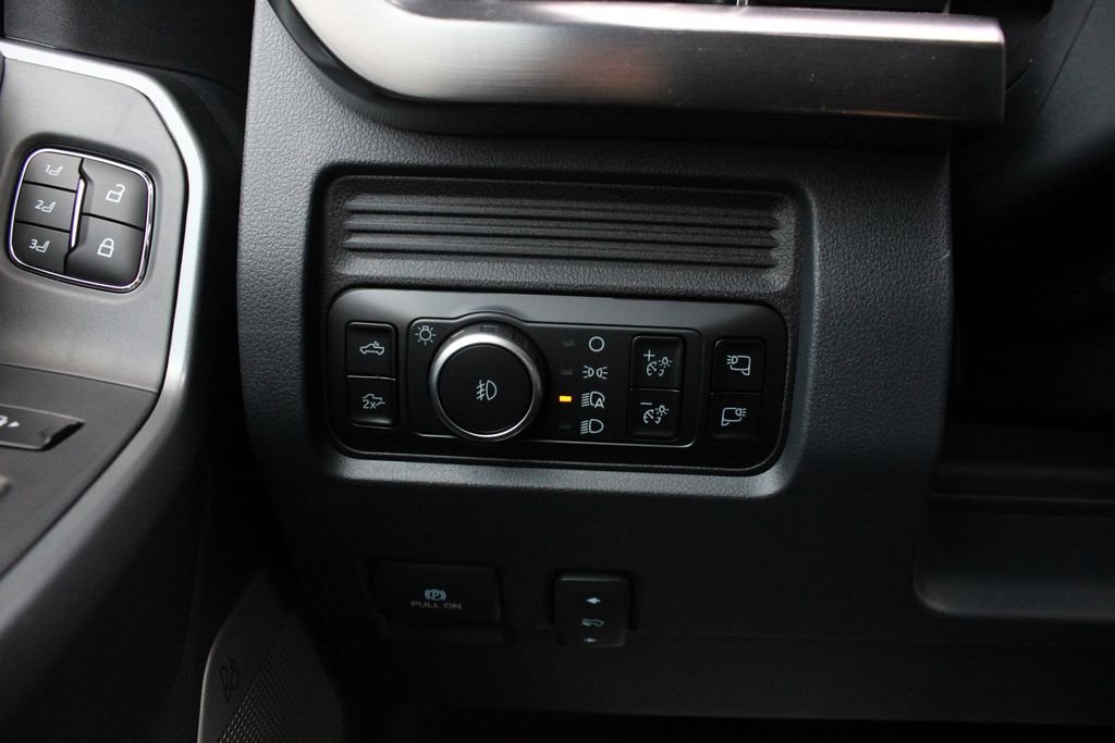 New 2026 Ford F250 Lariat w/ Black Appearance Package AWD/4WD image 9