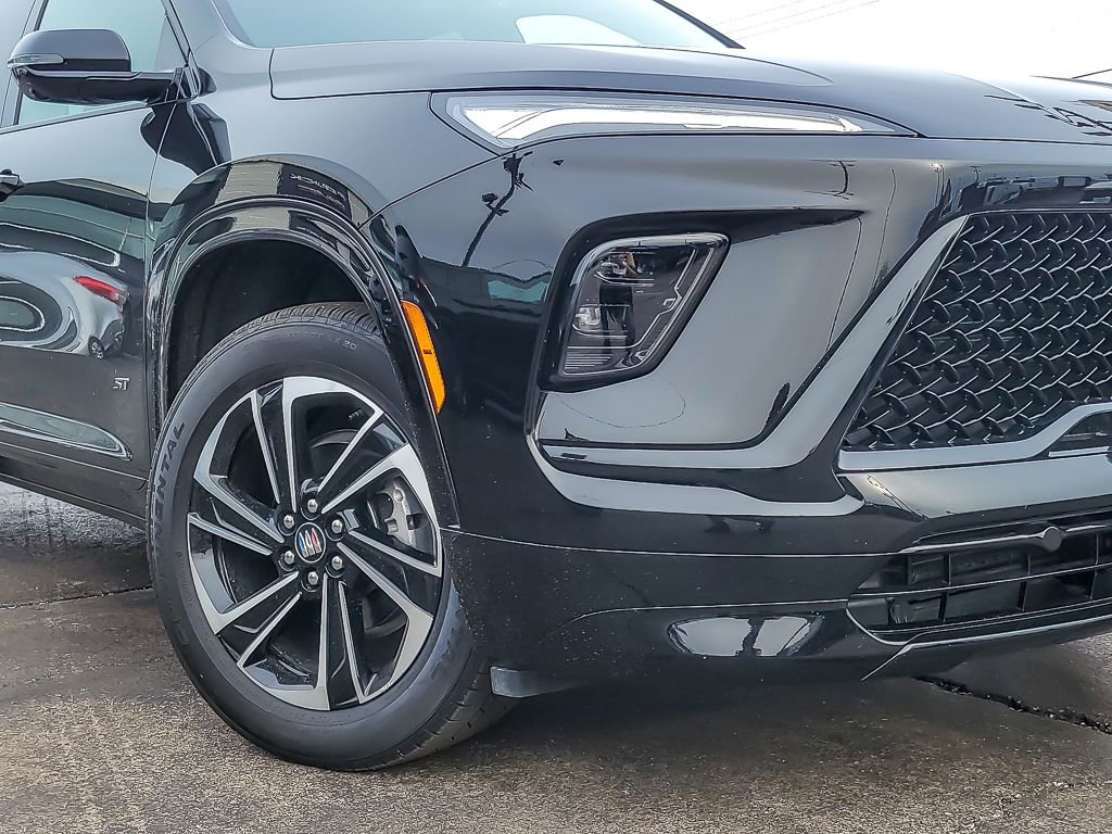 Used 2025 Buick Enclave Sport Touring image 3