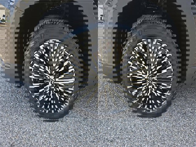 New 2025 Volkswagen Taos SE image 7