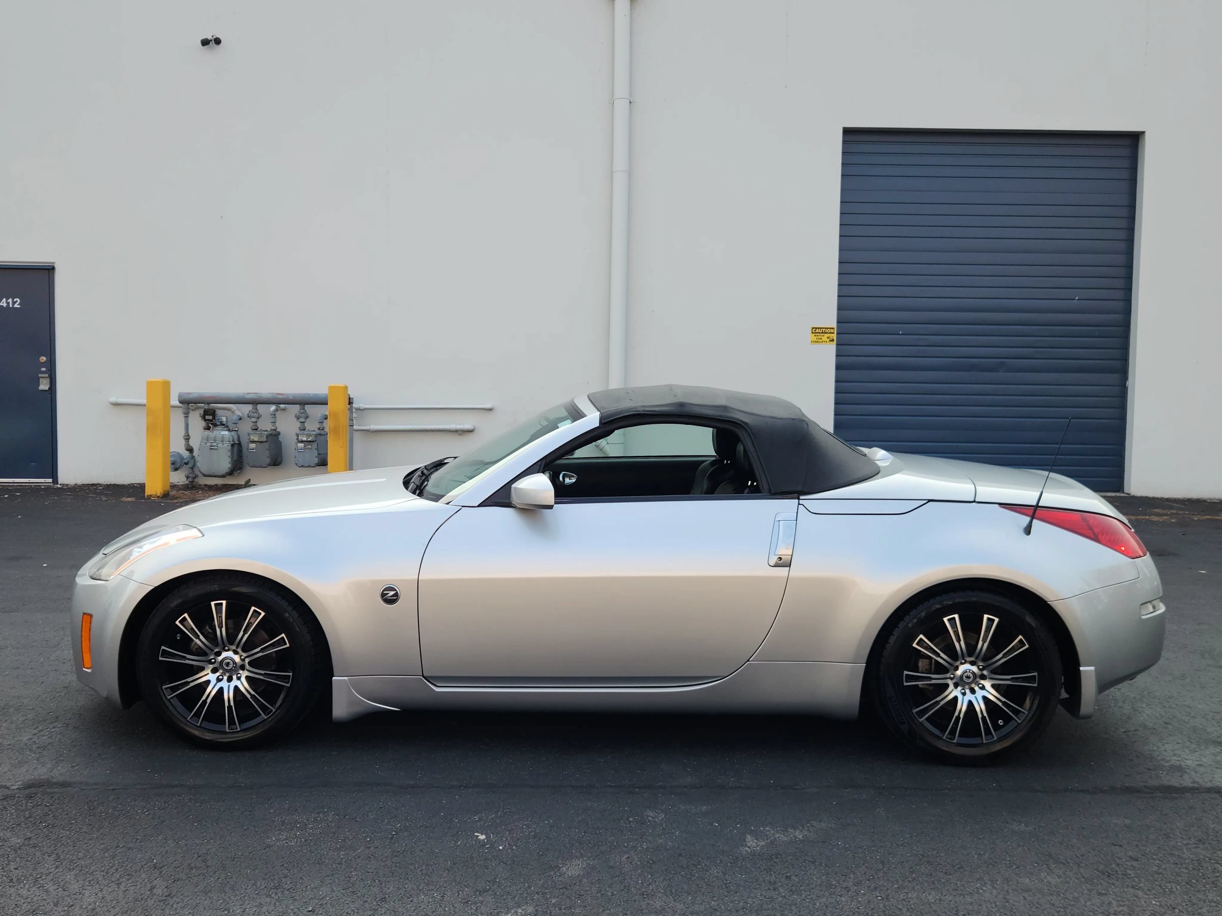 Used 2005 Nissan 350Z Touring RWD image 2
