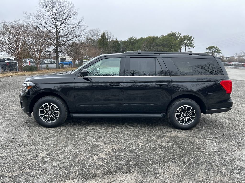 Used 2024 Ford Expedition Max XLT image 2