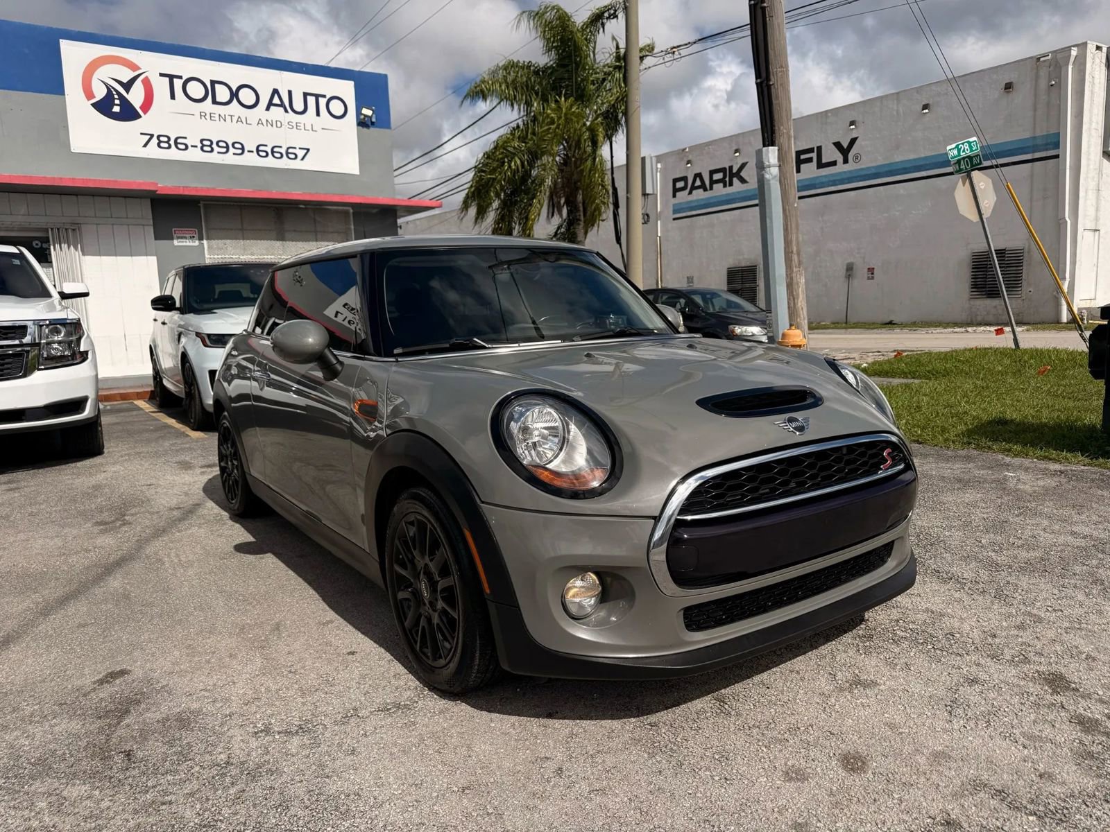 Used 2019 MINI Cooper 2-Door Hardtop image 2