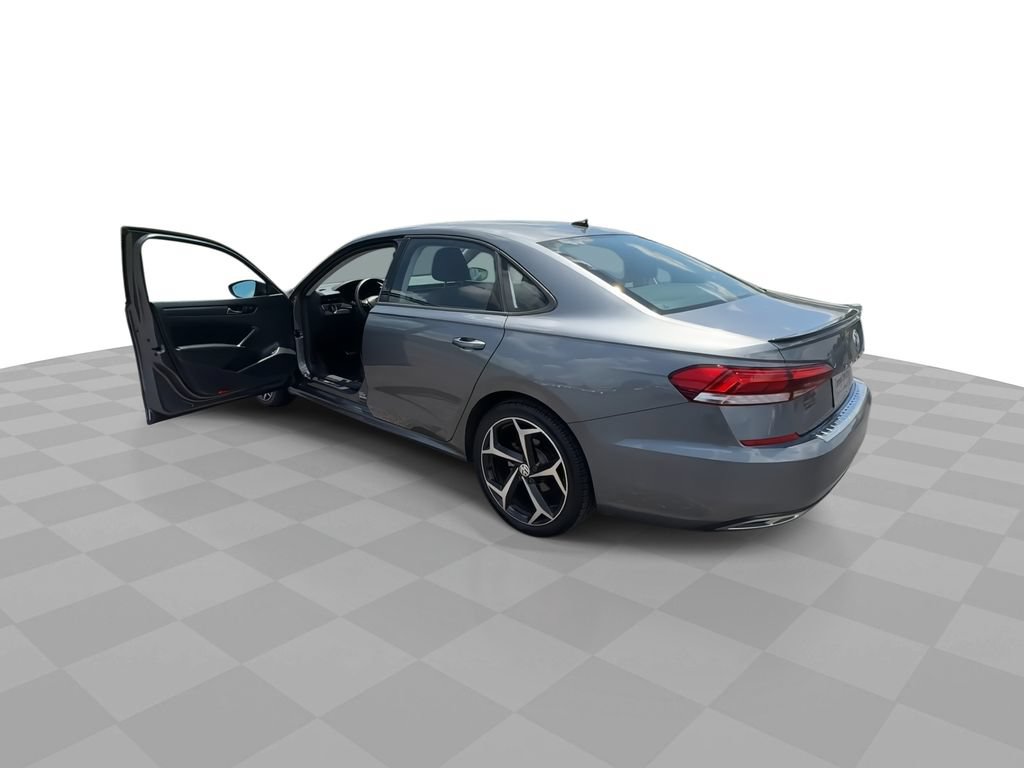 Used 2020 Volkswagen Passat 2.0T R-Line FWD image 6