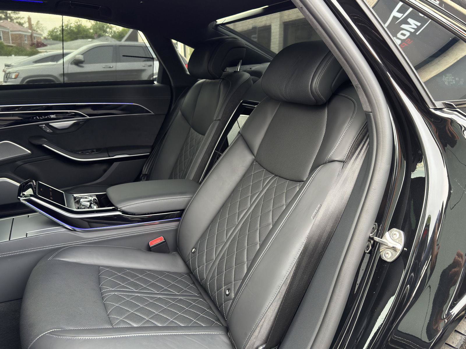Used 2022 Audi S8 AWD/4WD image 39