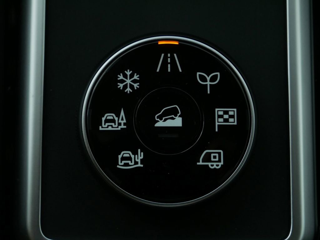 New 2025 Nissan Pathfinder Platinum w/ Black Appearance Package image 30