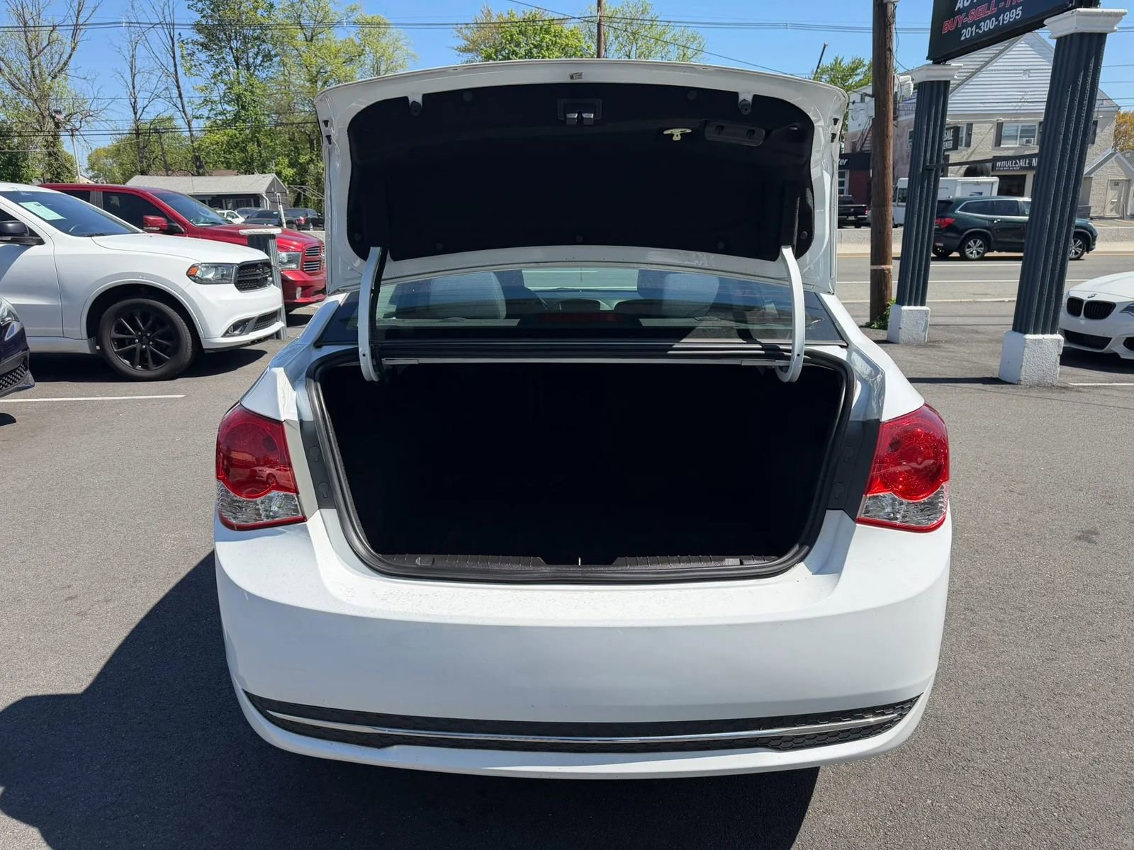 Used 2016 Chevrolet Cruze LT FWD image 11