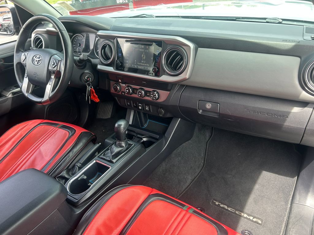 Used 2019 Toyota Tacoma SR5 AWD/4WD image 32