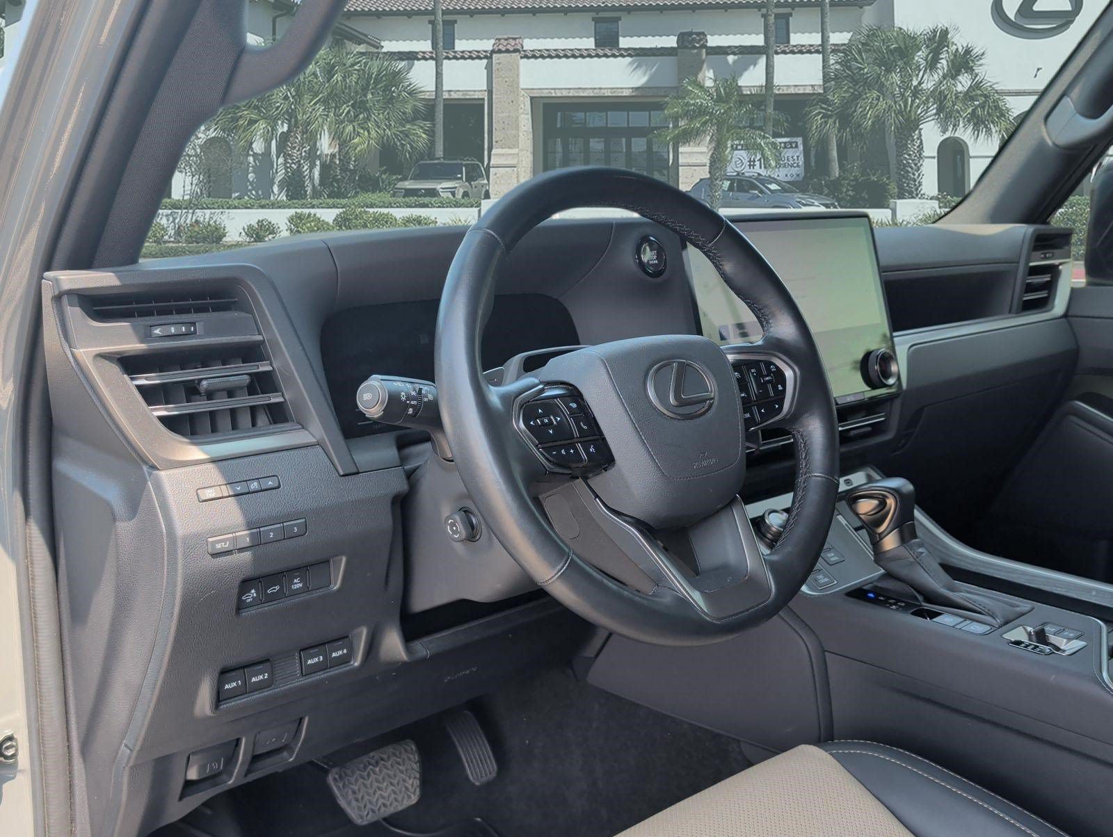 Used 2025 Lexus GX 550 AWD/4WD image 12