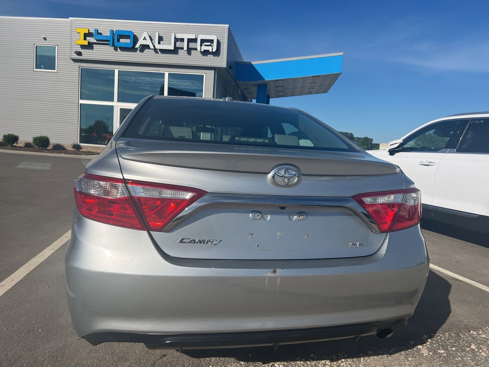 Used 2016 Toyota Camry SE w/ Moonroof Package image 13