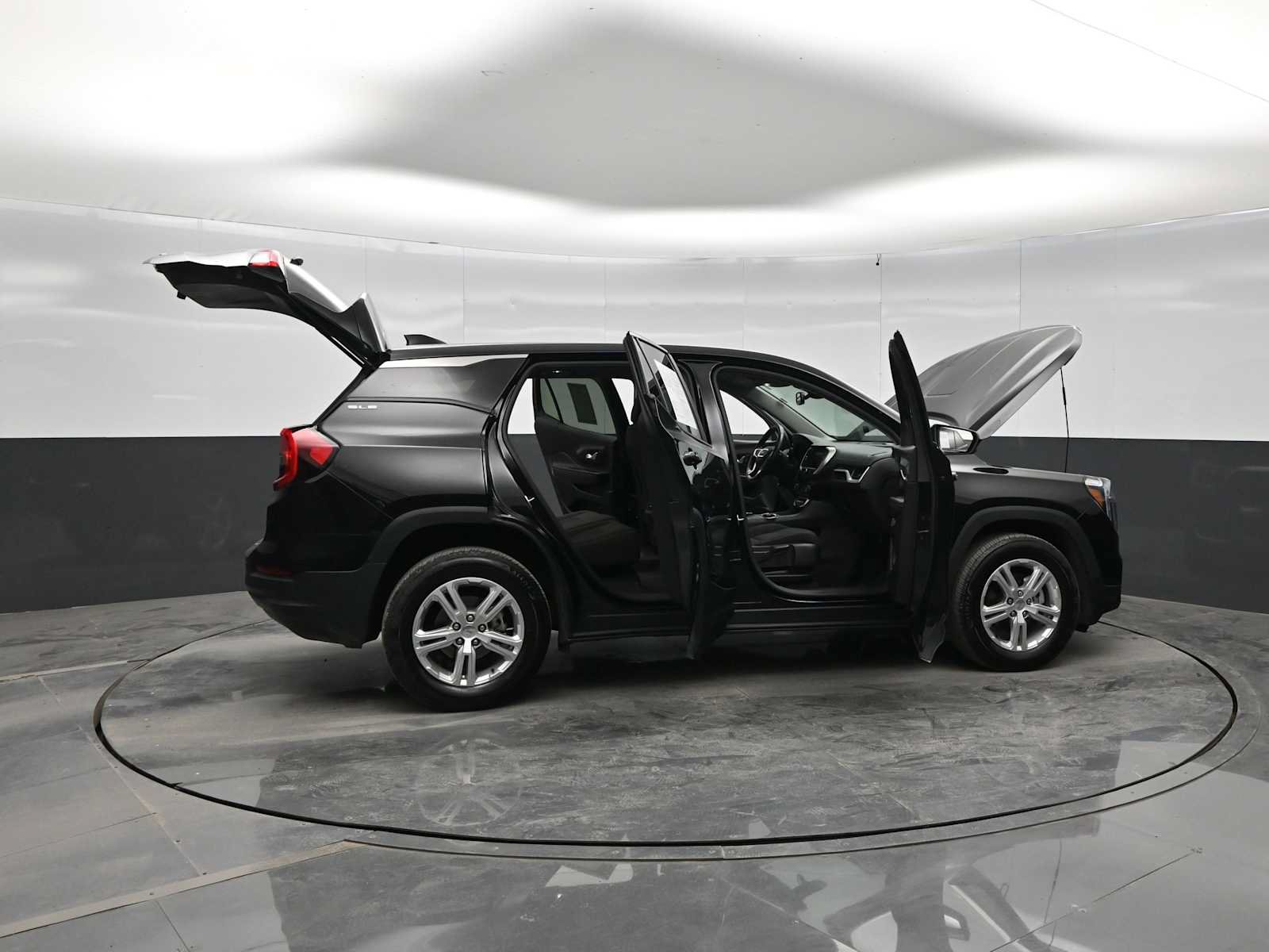 Used 2024 GMC Terrain SLE AWD/4WD image 44