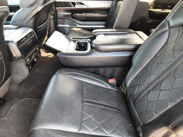 Used 2022 Jeep Grand Wagoneer Series III AWD/4WD image 35