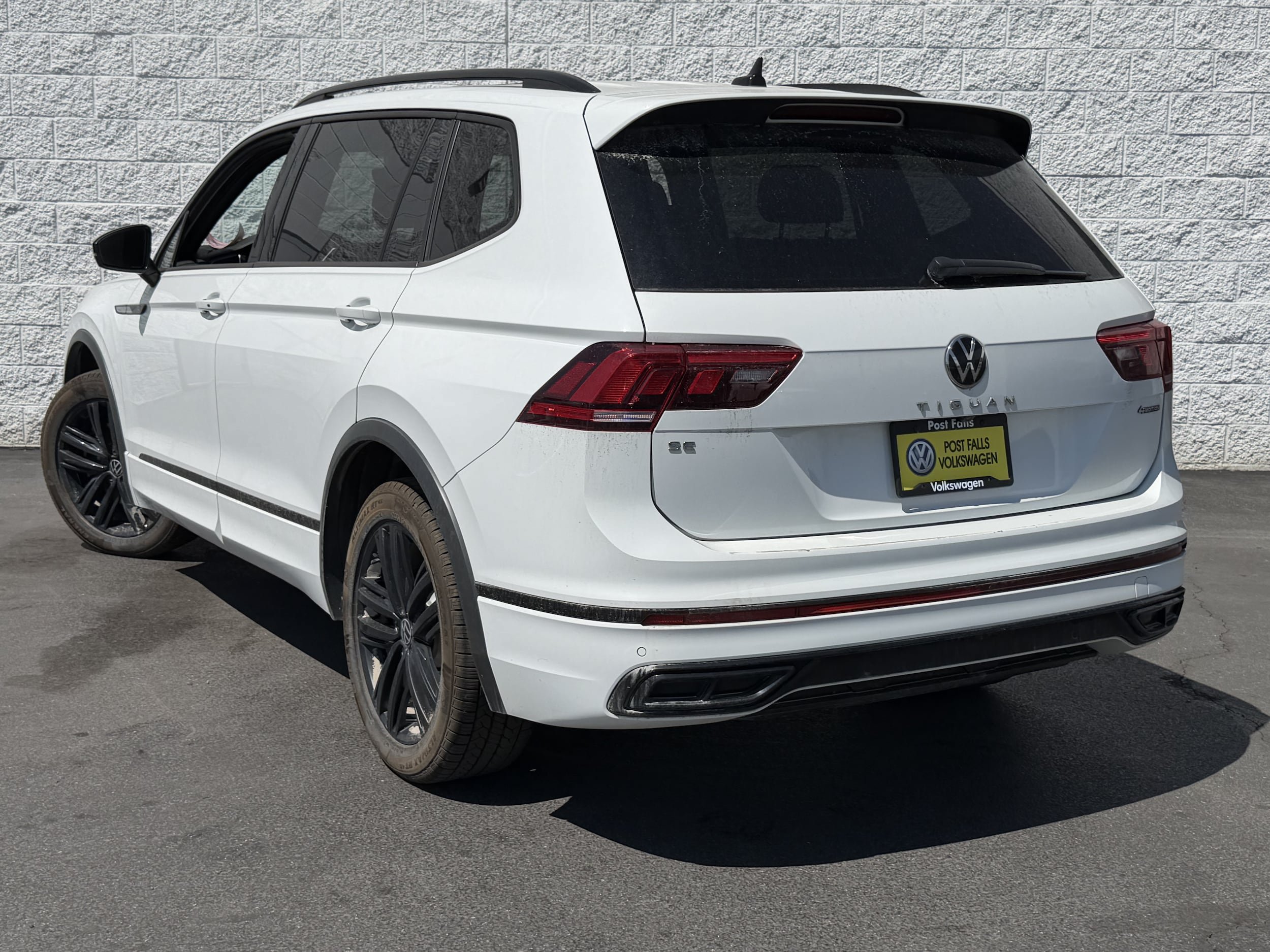 Used 2022 Volkswagen Tiguan SE R-Line AWD/4WD image 5