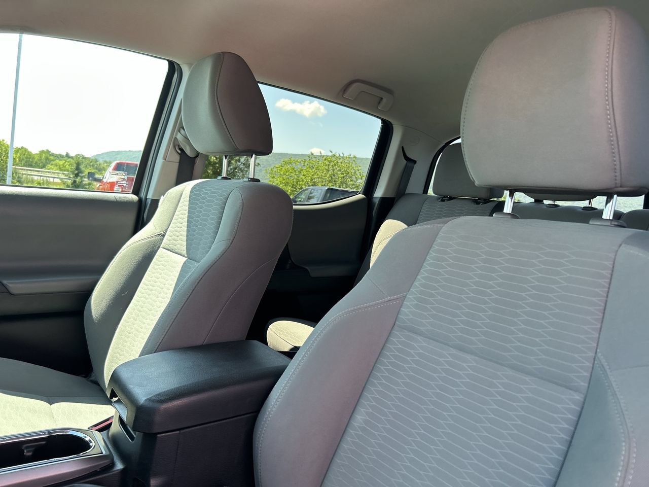 Used 2019 Toyota Tacoma SR5 AWD/4WD image 24
