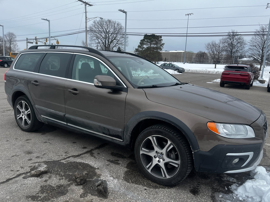 Used 2015 Volvo XC70 T6 Premier Plus image 1