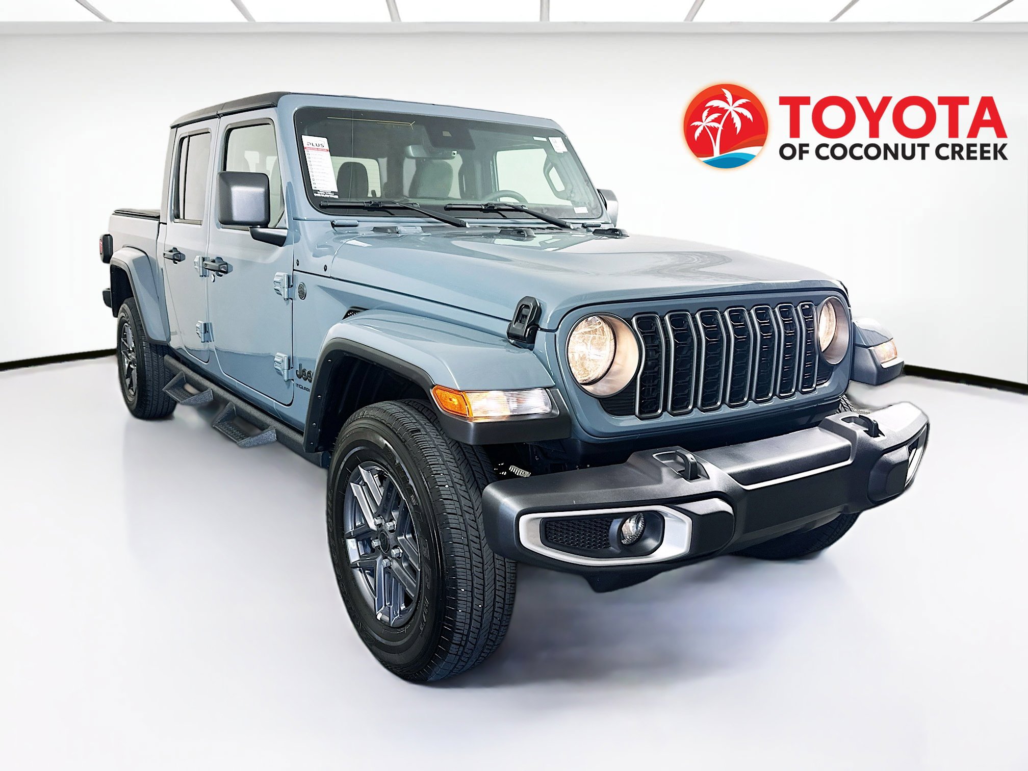 Used 2025 Jeep Gladiator Sport AWD/4WD image 1