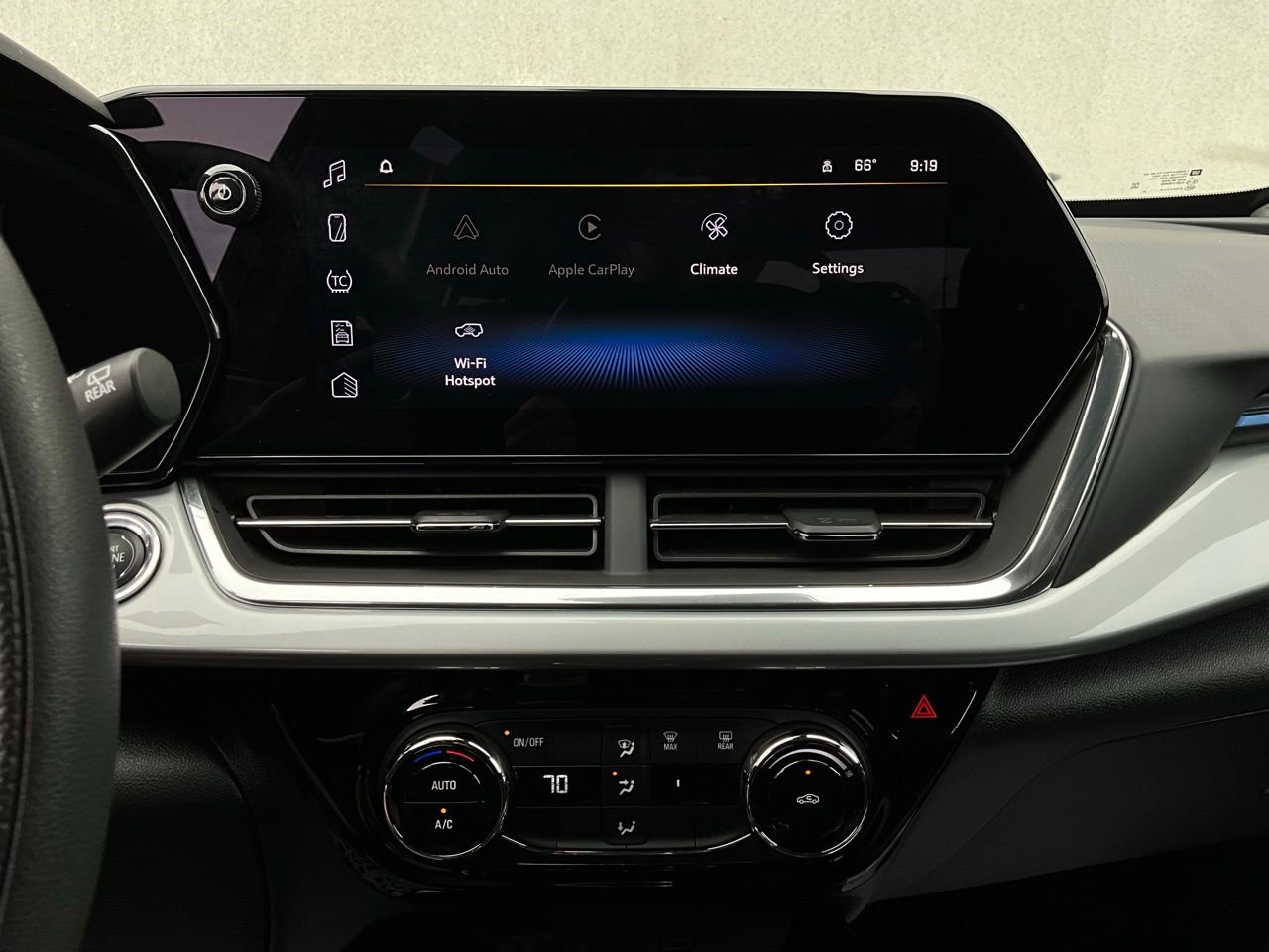 Used 2025 Chevrolet Trax LT image 24