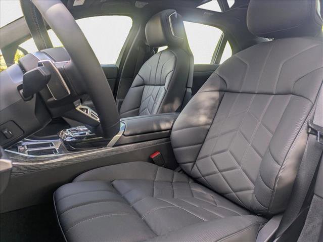 New 2026 BMW i7 M70 w/ Executive Package image 4