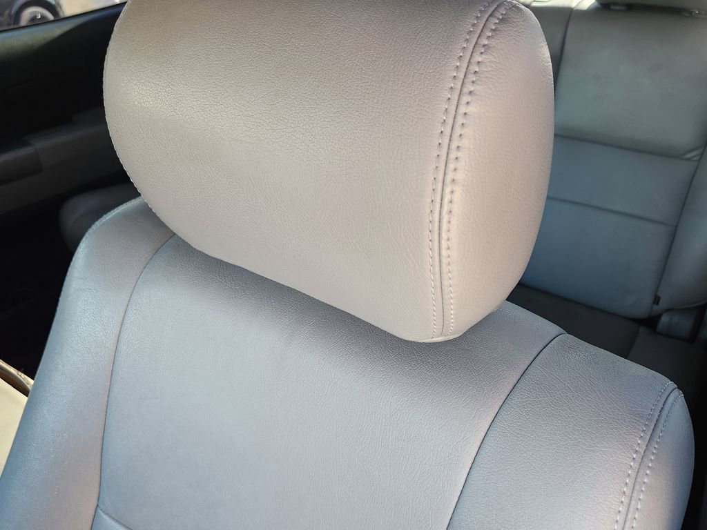 Used 2013 Toyota Tundra 4x4 CrewMax image 5