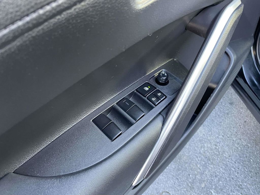 Used 2024 Toyota Corolla Cross LE FWD image 27
